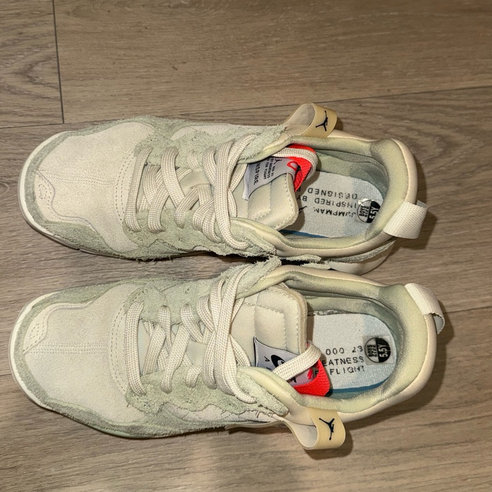 Nike cream and green Jordan MA2 (5.5Y size or 7.5 women’s) - Picture 4 of 4